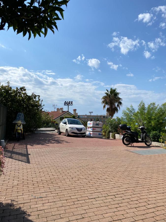 Apartamento Casa Mimosa: Relax, Vista Mare, Parcheggio Gratis San Remo Exterior foto